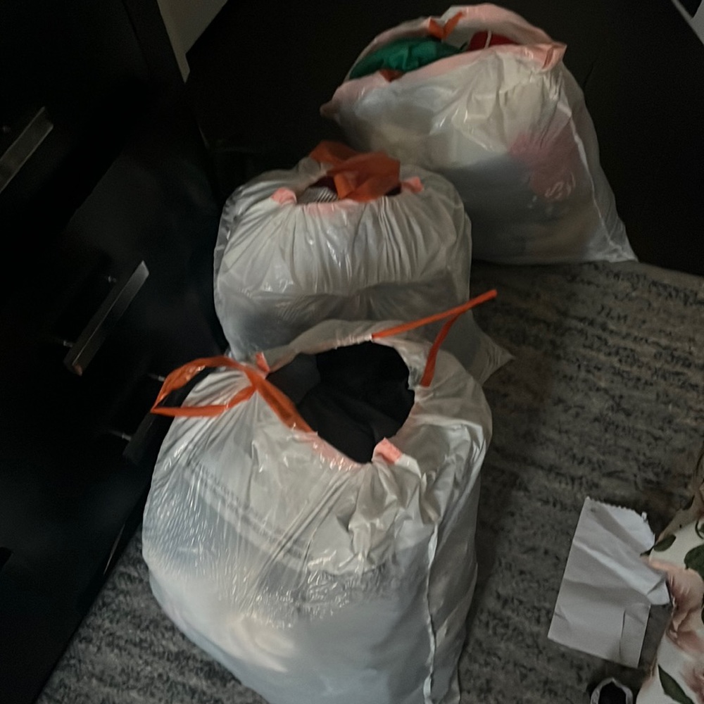 5lbs random clothes